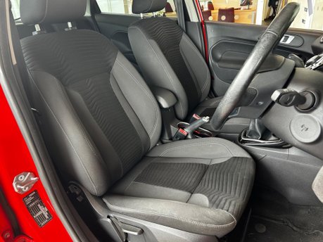Ford Fiesta 1.0T Eco Boost Titanium Euro 5 S/S 5 Door 15