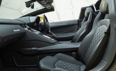 Lamborghini Aventador LP 700-4 ROADSTER 20