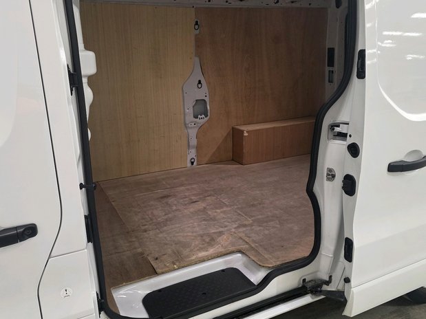 Renault Trafic RENAULT TRAFIC LWB DIESEL LL30 Blue dCi 130 Extra [Safety] Van 13