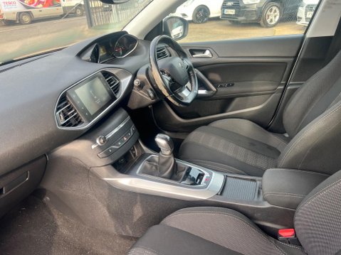 Peugeot 308 1.2 PureTech Allure Euro 6 (s/s) 5dr 19