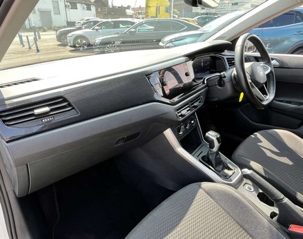 Volkswagen Polo 1.0 Polo Life TSi Semi-Auto 5dr 17