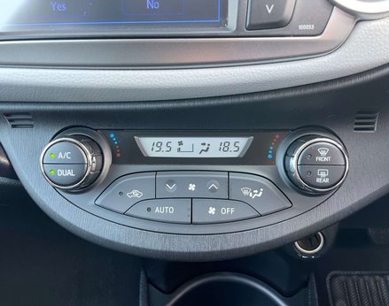 Toyota Yaris 1.5 Yaris T4 Hybrid CVT 5dr 32
