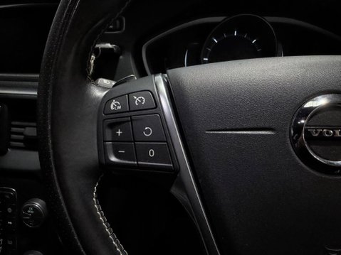 Volvo V40 2.0 D4 R-Design Pro Auto Euro 6 (s/s) 5dr 17