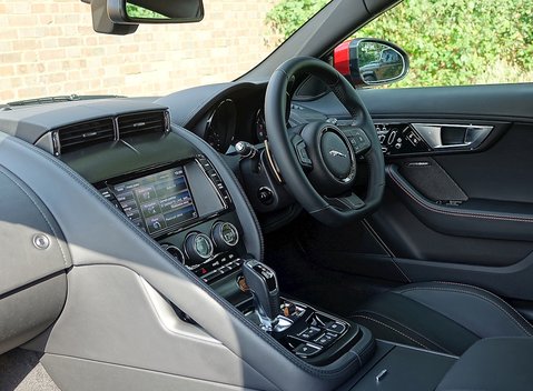 Jaguar F-Type V6 S Convertible 32