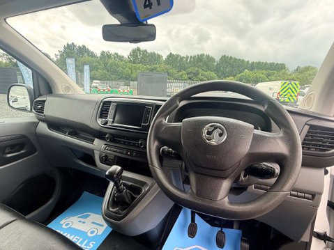 Vauxhall Vivaro 1.5 Vivaro 2900 Sportive S/S 10