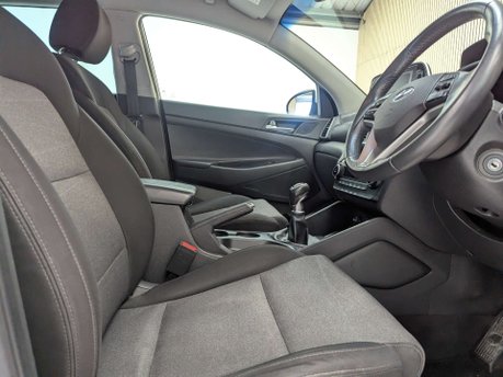 Hyundai TUCSON 1.6 Tucson SE Nav GDi 2WD 5dr 29