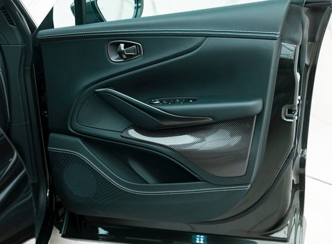 Aston Martin DBX 707 23