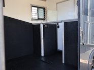 Renault Master 3.5 ton Coach Built Freddie Gover Horsebox with uprated suspension alloys  27