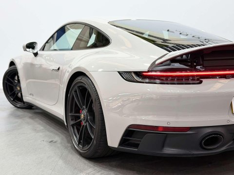 Porsche 911 3.0T 992 Carrera 4 GTS Coupe 2dr Petrol PDK 4WD Euro 6 (s/s) (480 ps) 32