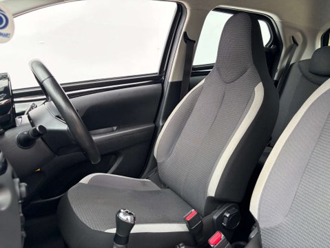 Toyota Aygo 1.0 Aygo X-Play TSS VVT-i 5dr 52