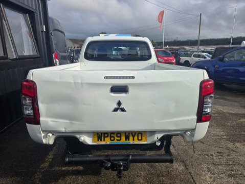 Mitsubishi L200 DI-D 4LIFE CLUB CAB 5