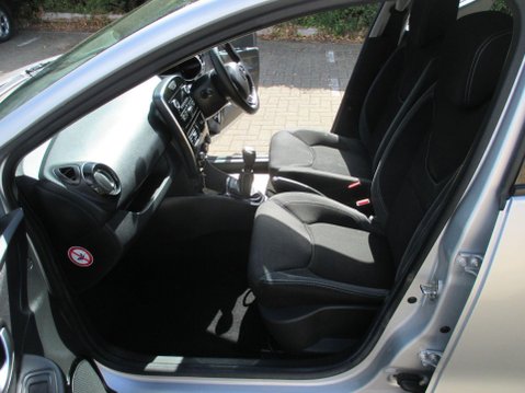 Renault Clio 0.9 TCe Play Euro 6 (s/s) 5dr 27