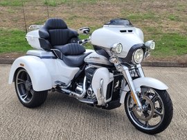 Harley-Davidson Road Glide CVO TRI GLIDE
