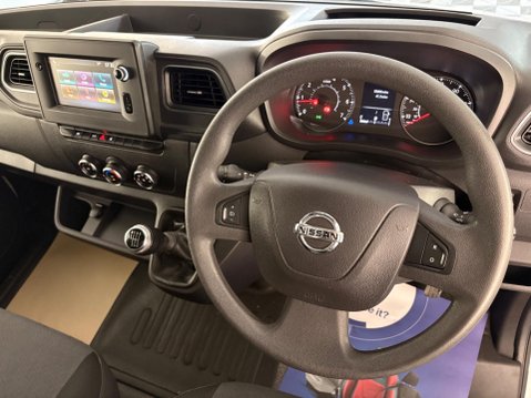 Nissan NV400 2.3 dCi 35 Tekna FWD L3 H2 Euro 6 5dr 4