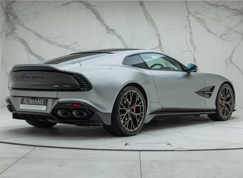 Aston Martin Vanquish V12 6
