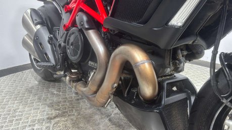 Ducati Diavel 1198 CARBON EDITION 24K 1 OWNER JUST SERVICED MOT APRIL 2027 38
