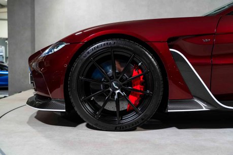 Aston Martin Vantage V12. 1 OF 333. OVER £45K IN OPTIONS. LIGHTWEIGHT PACKAGE. LIVERY PACKAGE. 9