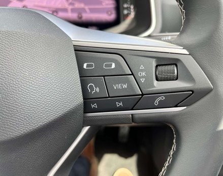 SEAT Arona 1.0 Arona Xperience Lux EcoTSI Semi-Auto 5dr 65