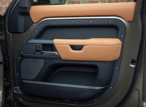 Land Rover Defender 110 X P400 24