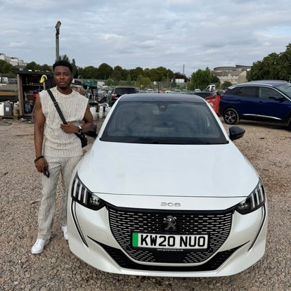 PEUGEOT 208