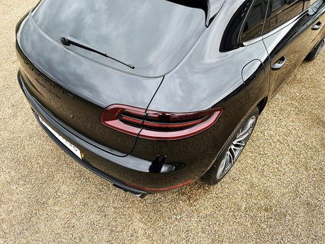 Porsche Macan TURBO PDK 29