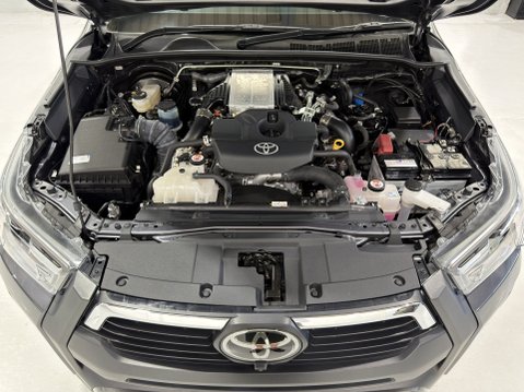 Toyota Hilux INVINCIBLE X 4WD 48V MHEV AUTO 12