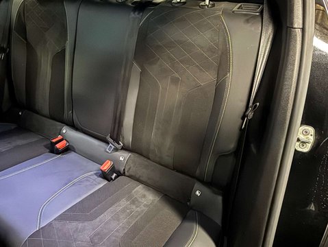 Peugeot 2008 1.2 2008 GT Premium PureTech S/S Auto 5dr 29