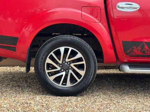 Nissan Navara 2.3 Navara Tekna dCi 4WD 5dr 16