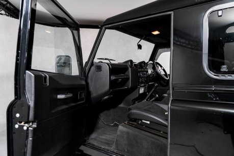 Land Rover Defender 90 TD XS STATION WAGON. TWISTED EDITION. TWISTED UPGRADES. HEATED SEATS. 10