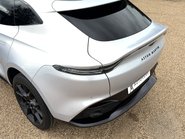 Aston Martin DBX V8 25