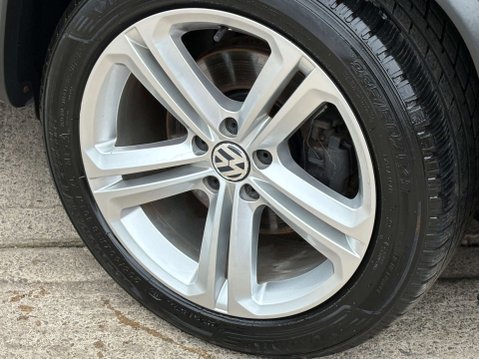 Volkswagen Tiguan 2.0 Tiguan R-Line Edition TDI BlueMotion Technology 4Motion Semi-Auto 4WD 5 2