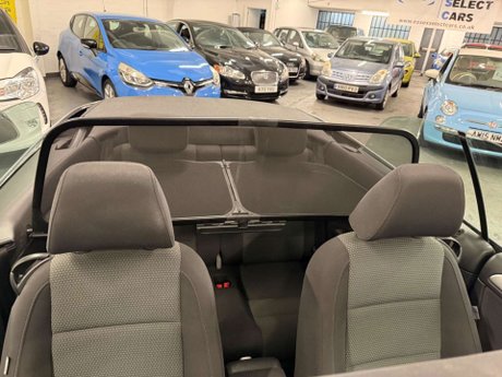 Volkswagen Golf 1.6 TDI BlueMotion Tech SE Cabriolet Euro 5 (s/s) 2dr 16