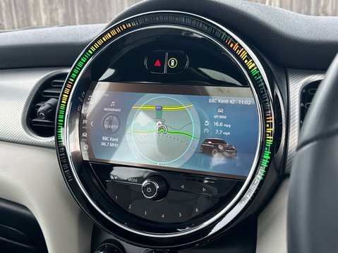 Mini Hatch COOPER EXCLUSIVE 24