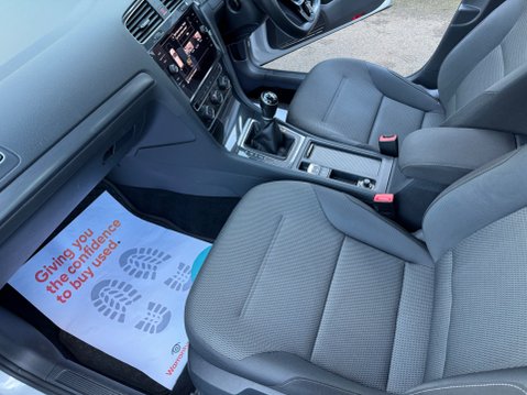 Volkswagen Golf SE NAVIGATION TSI EVO 40