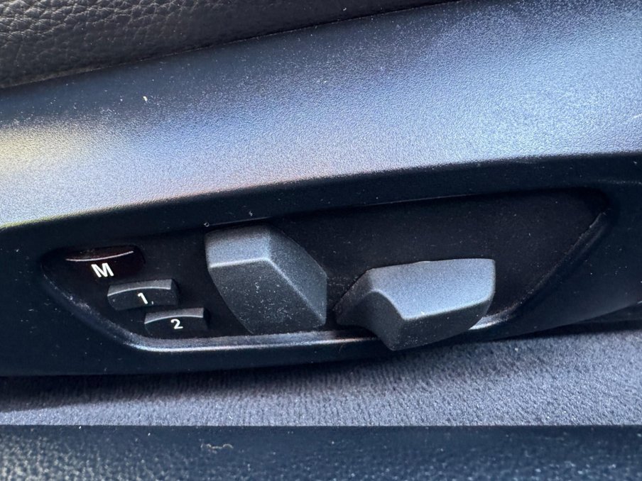 2012 BMW 3 Series — image 34