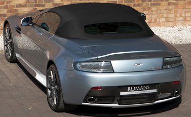 Aston Martin V12 Vantage S Roadster 10