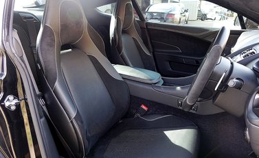 Aston Martin Vanquish Carbon Edition 21