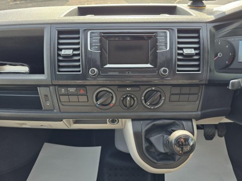Volkswagen Campervan 28