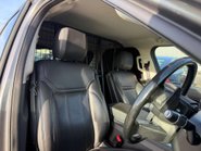 Land Rover Discovery 3.0 Discovery SE SDV6 Auto 4WD 9