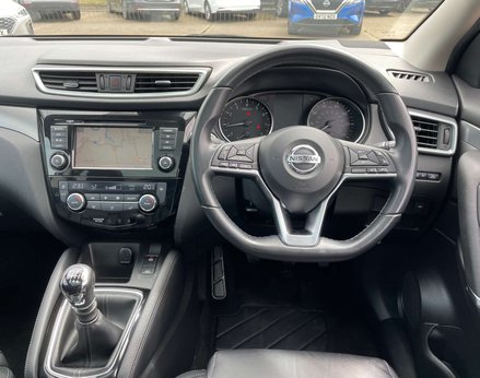 Nissan Qashqai 1.3 Qashqai N-Motion DiG-T 5dr 18
