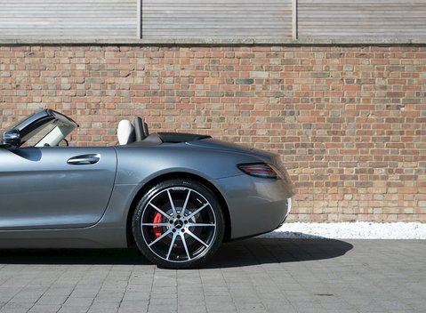 Mercedes-Benz SLS GT Roadster 23