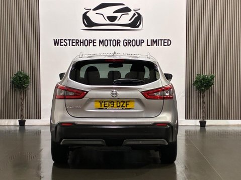 Nissan Qashqai 1.5 dCi N-Connecta Euro 6 (s/s) 5dr 23