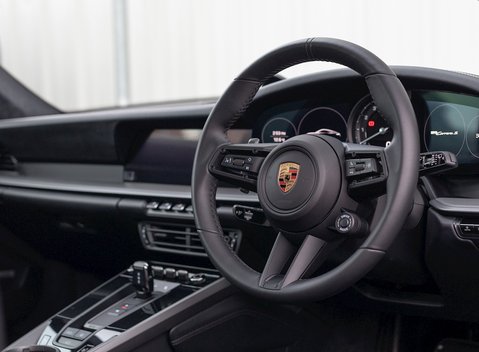 Porsche 911 Carrera S (992) 11