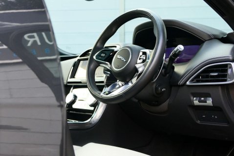 Jaguar XE 2.0 XE R-Dynamic SE D MHEV Auto 4dr 4