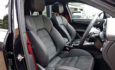 Porsche Macan Turbo Performance Package 16