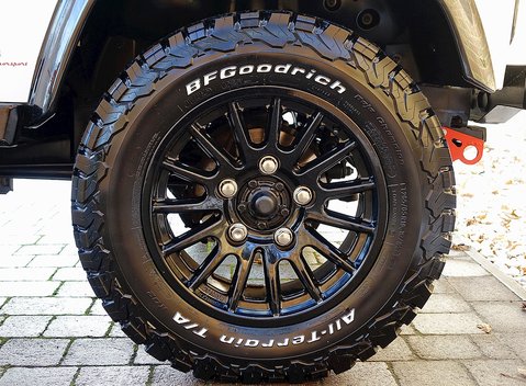 Land Rover Defender 90 Bowler Edition 14