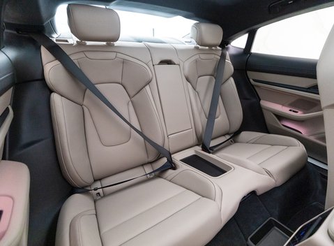 Porsche Taycan TURBO 12