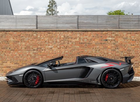 Lamborghini Aventador SV LP750-4 Roadster 2