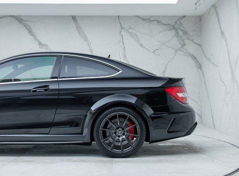 Mercedes-Benz C63 AMG BLACK SERIES 42