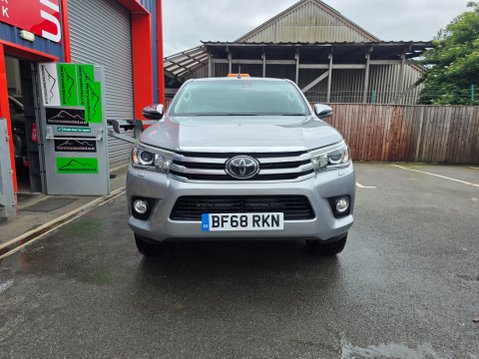 Toyota Hilux INVINCIBLE 4WD D-4D DCB 2